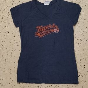 Campus lifestyle women's tshirt Auburn logo size large